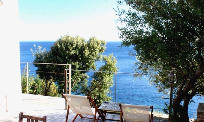 Pinarellu Villa | Villa sleeps 4, facing the sea in an exceptional quiet nature