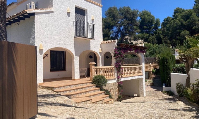 El Portet Villa | Villa, sleeps 8, private pool, 4 min stroll to sandy El Portet beach.