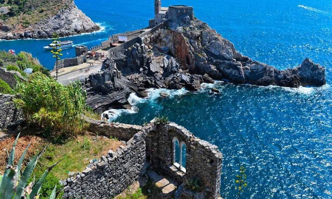 Le Grazie Villa | Villa Smeralda 10p by VILLASRETREATS with garden, BBQ, and Seaview