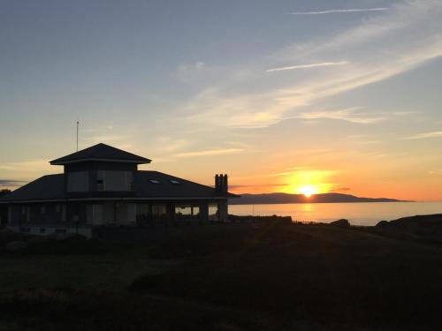 Ribadeo Villa | Villa sobre el mar con acceso a la playa , ideal para familias y grupos