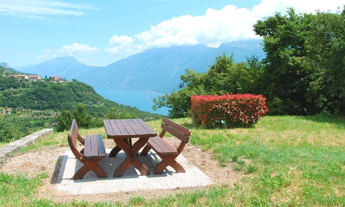 Prabione Villa | Villa Sole - Theater Home, with garage and beautiful lake view