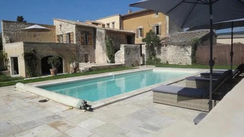 Saint-Saturnin-les-Apt Villa | Villa spacieuse à Saint-Saturnin-lès-Apt avec piscine privée 350 m²