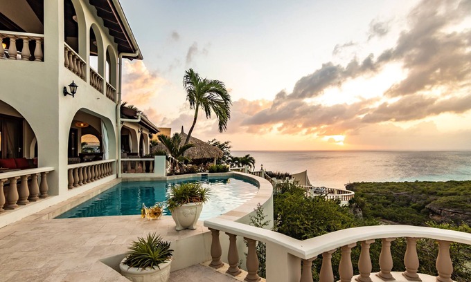 Bisento Villa | Villa Spanish