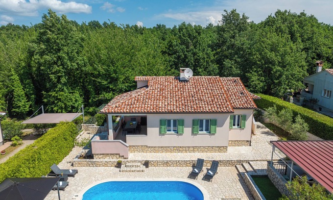Becici Villa | Villa Stella mit Privatem Pool Verfügt Über 4 Schlafzimmer für bis zu 8 Personen