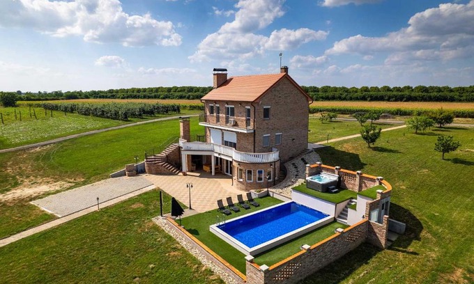 Svajcarnica Villa | Villa Stipino