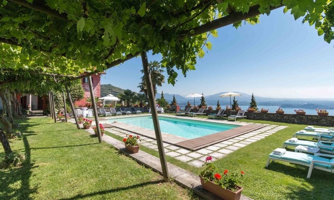 Massino Visconti Apartment | Villa Stresa Giglio - Apartment with shared pool