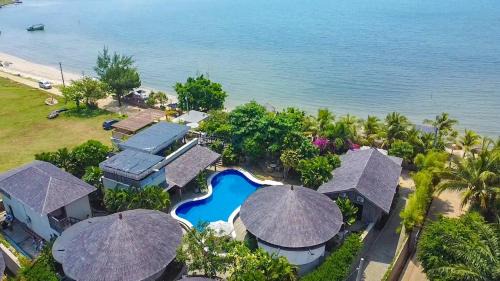 Mlonggo Resort | Villa Suerte
