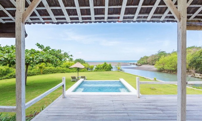 Munggu Villa | Villa Sungai Laut 2 Bedrooms Beachfront Wooden Villa in Canggu