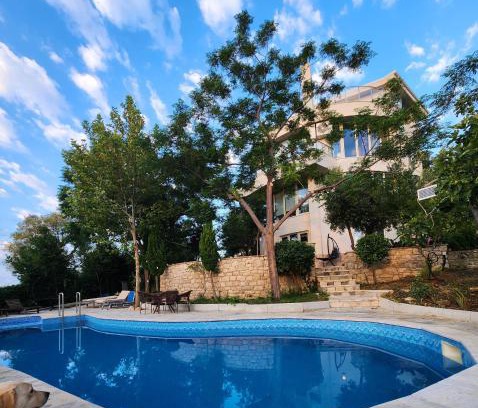 Ishem House | Villa Sunrise