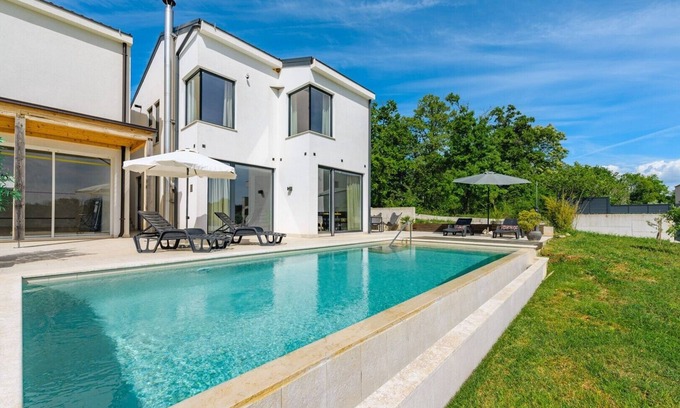 Fuskulin Villa | Villa Sunset - villa with private pool and squash court, just a short drive from the beach in Porec