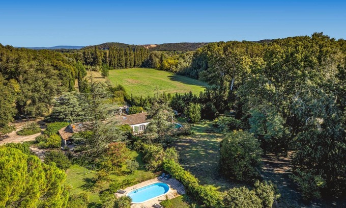 Roquemaure Villa | Villa Sur L'ile by Villa Plus