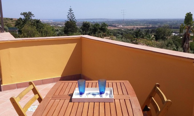 Syracuse Villa | Villa surrounded by greenery a stone's throw from Eurialo castle