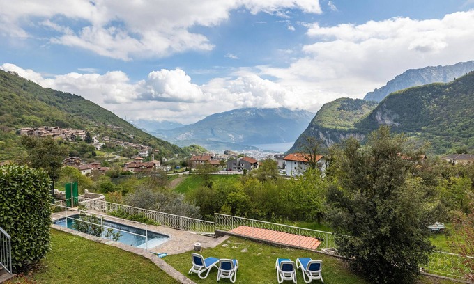 Ville del Monte Villa | Villa "Tanas" with Lake View, Private Pool & Wi-Fi