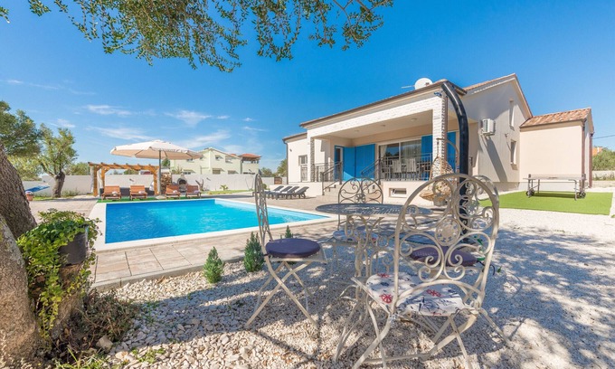 Tinj Villa | Villa Tara ZadarVillas