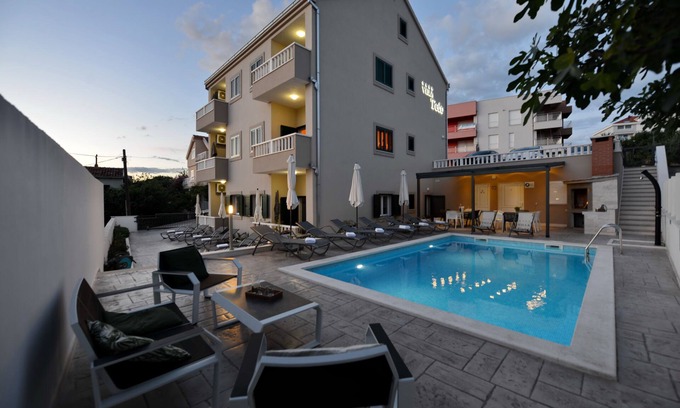 Okrug Gornji Apartment | Villa Tećo - Apartment for up to 4 people with sea view and pool