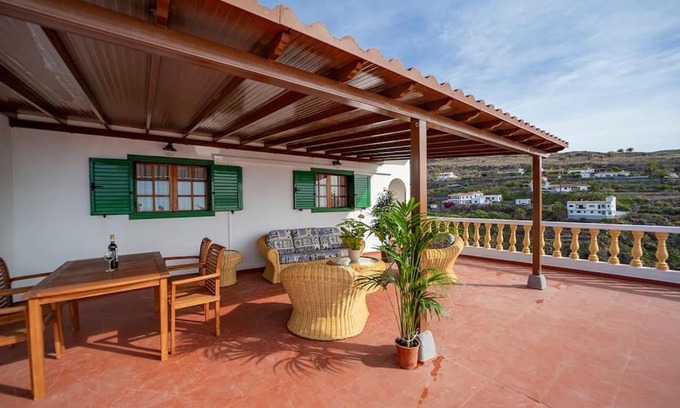 Alajero Villa | Villa Teram