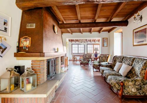 Montecalvo Versiggia Villa | Villa Teresa - Villa & Piscina immersi nel vigneto!