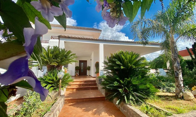 Alezio Villa | Villa "The Rosa's Luxury House" with Garden & Wi-Fi