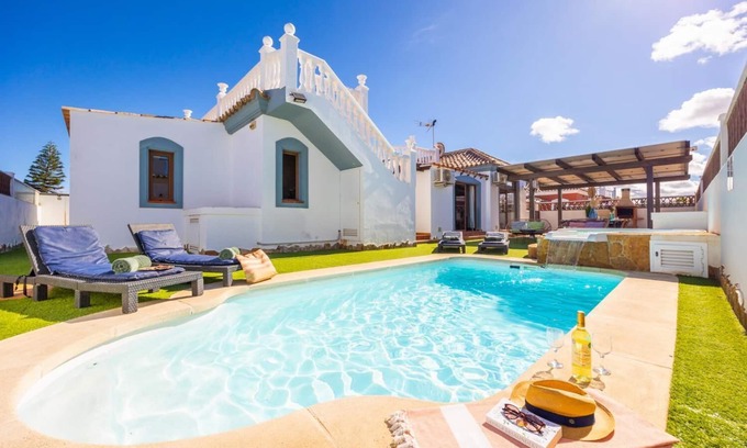 Corralejo Villa | Villa Thomas - Four Bedroom Villa, Sleeps 10