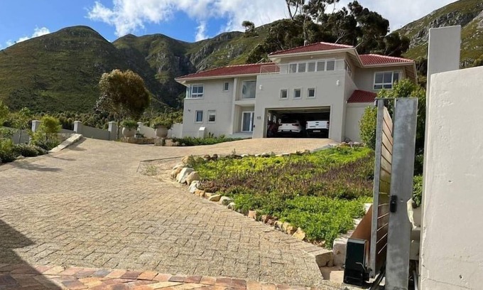 Hermanus Villa | Villa Toledo · largest playground in Hermanus!