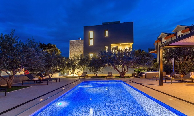 Dugi Rat Villa | Villa Topaz with heated pool, 5 bedrooms, jacuzzi, sauna, gym, sandy beach 90m