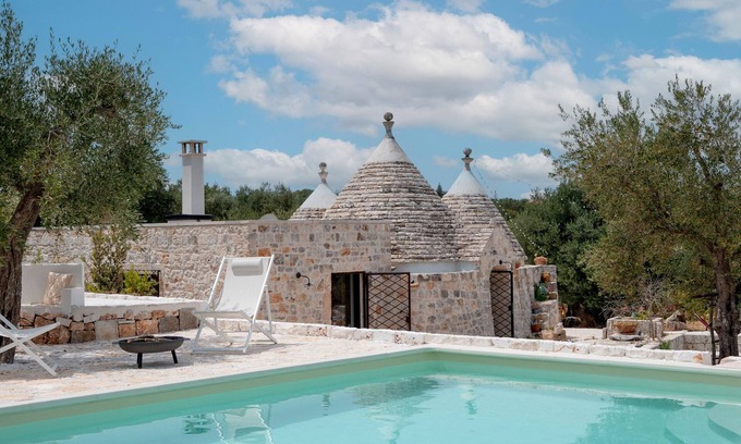 Castellana Grotte House | Villa 'Trulli Di Titti Countryhouse' with Private Garden, Wi-Fi and Air Conditioning