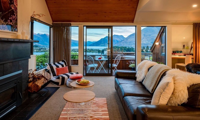 Queenstown House | Villa Tuke | Free Parking, Fireplace, BBQ