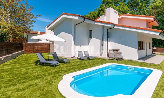La Portilla House | Villa Valdés-An idyllic place, near the coast.