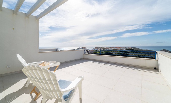 Aljezur Villa | Villa 'Vale Terra Mar' close to the Beach with Sea View, Terrace & Wi-Fi