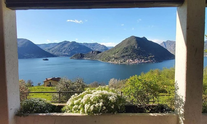 Sulzano Villa | Villa Valeriana - vista esclusiva su Monte Isola - Lago d'Iseo