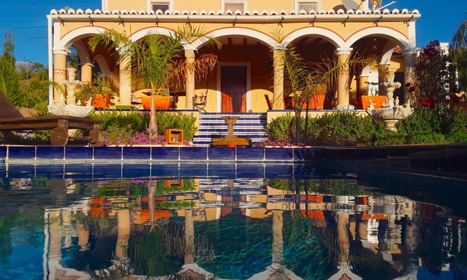 Alora Villa | Villa Van Gogh private getaway with pool for 2