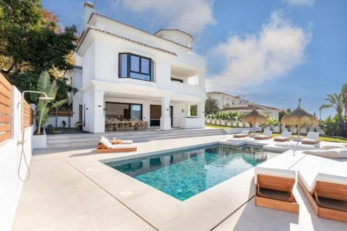 Nueva Andalucia Villa | Villa Vega Luxury Living Premium Features Gym Jacuzzi