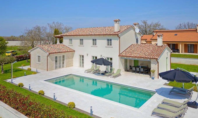 Tinjan Villa | Villa Vego, 8 persons, 4 bedrooms, Private pool, Barbecue