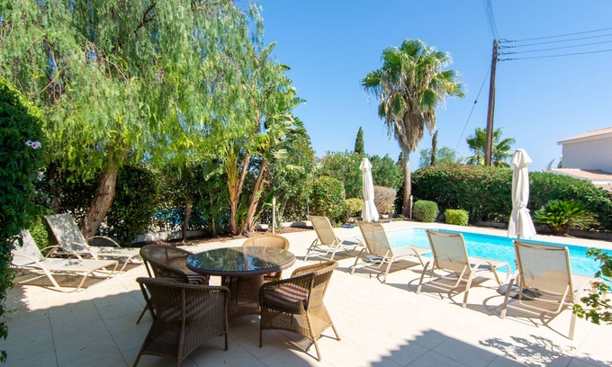 Latchi Cottage | Villa Vera - a villa that sleeps 6 guests in 3 bedrooms