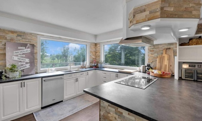 Caledon House | Villa Verde - Private Lakefront Retreat - Pool - Hot Tub