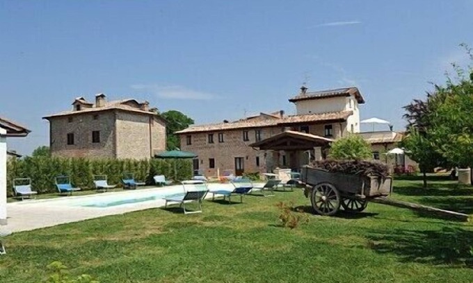 Citerna House | Villa Vezzosa E: A characteristic and welcoming apartment that is part of an ancient country house, with Free WI-FI.