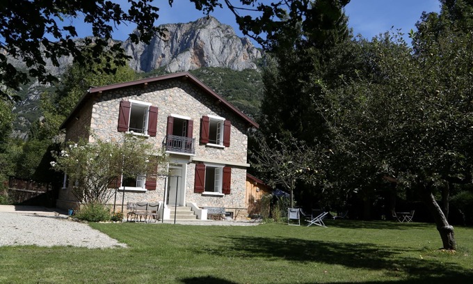 Aulos House | Villa Victoire - Charming house with garden - 10 people - 5 bedrooms - 3 bathrooms - 2 WCs