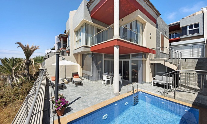 Chejilipes Villa | Villa View Grand with Sea View, Pool & Wi-Fi