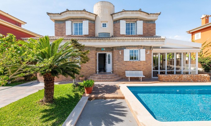 Pont d'Inca Villa | Villa 'Villa Laura' with Private Pool, Wi-Fi and Air Conditioning