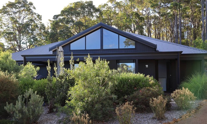 Yallingup Siding House | Villa Vines @ Rivendell Winery Estate