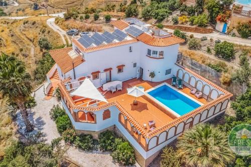 Competa Villa | Villa Vista Alborán - family home with sea views