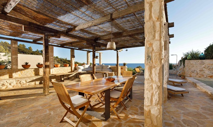 Zarace Villa | Villa Vito: tradition of the Mediterranean with modern, urban details. Hipster!