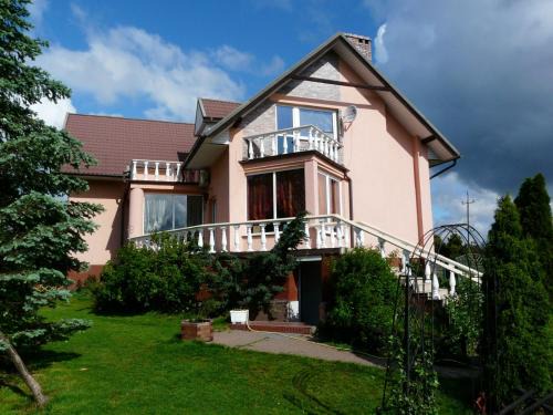 Ustowo Villa | Villa Vivian