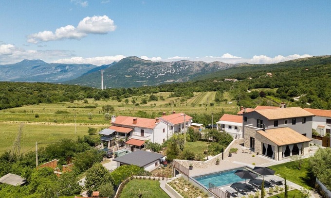 Ripenda Verbanci Villa | Villa Vizzani by Villsy