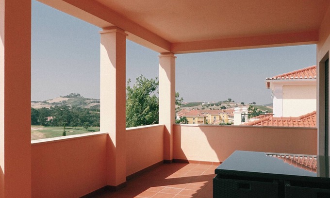 Cadriceira Villa | VILLA WITH PRIVATE SWIMMING POOL AND BEAUTIFUL GARDEN NEAR THE GOLF RESORT