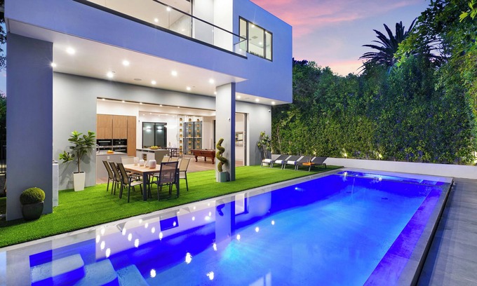 Beverly Hills Villa | Villa Waldorf by LuxJB 🏆 16 Guests 🏆 Heated Pool & Jacuzzi