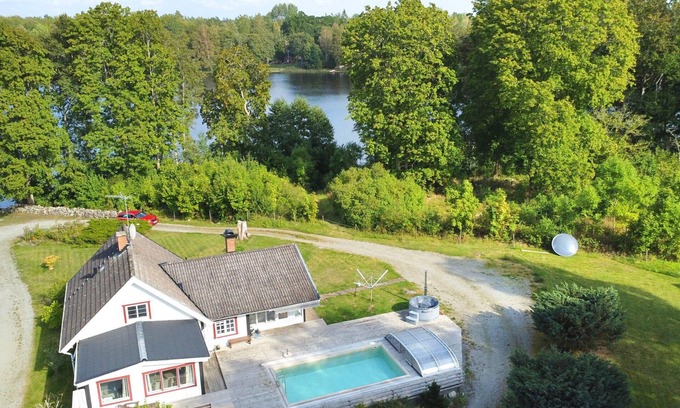 Vissefjaerda House | Villa Waldsee - Holiday home by the lake in Småland with pool, hot tub & sauna