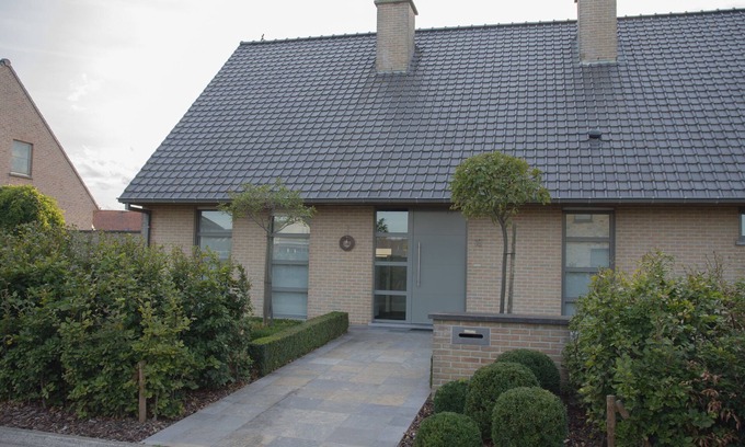 Poelkapelle Villa | "villa Westhoek", Spacious & Stylish 4 Bedroom Villa for 8 People Near Ypres