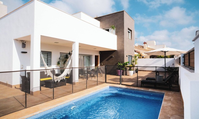 Mil Palmeras Ski Chalet | VILLA WITH PRIVATE POOL
