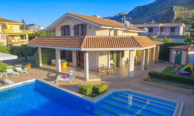 Mandra Capreria Villa | Villa with pool, 5 rooms with private bath, between Palermo and Cefalù